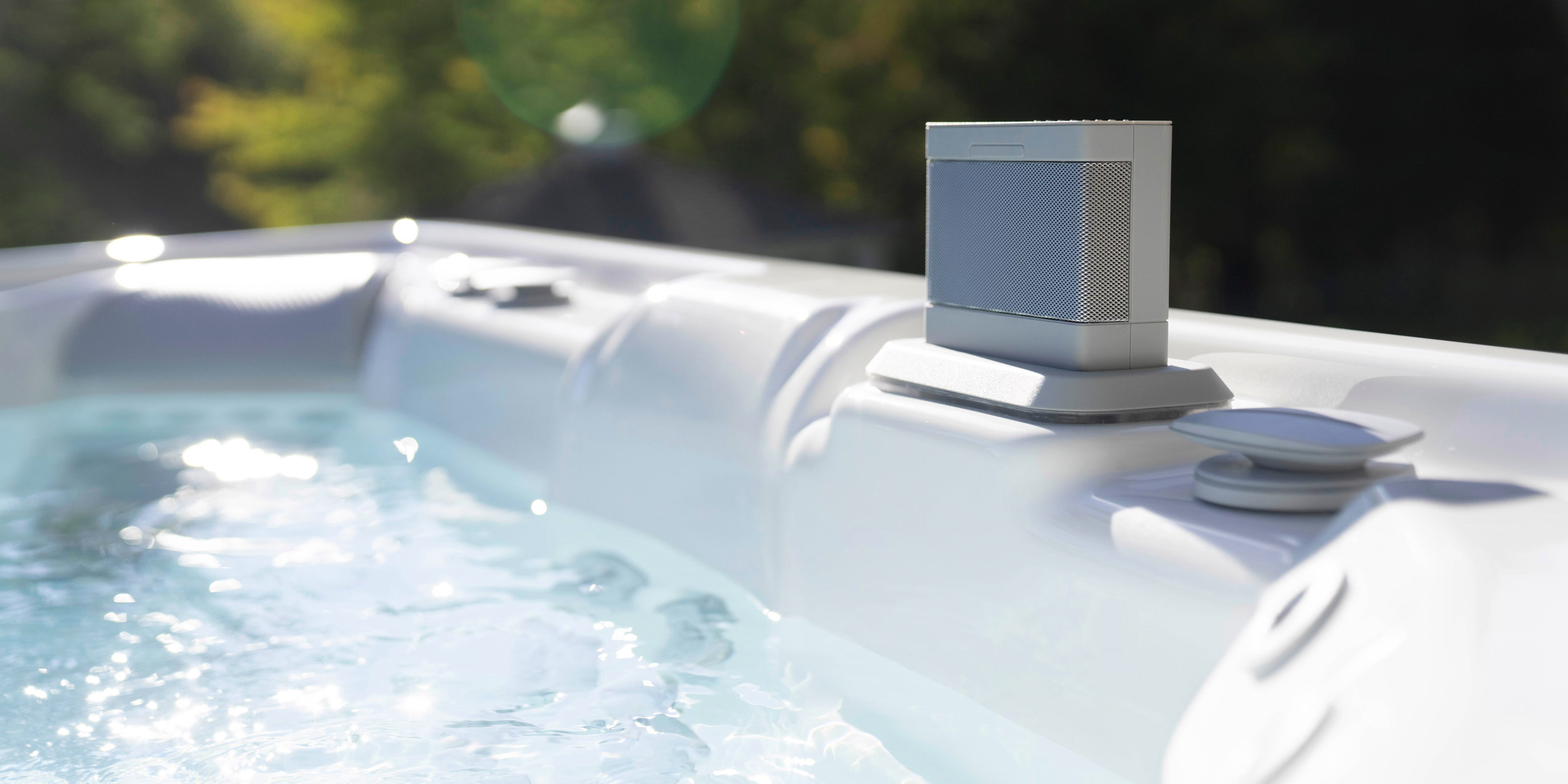 https://www.hotspring.com/wp-content/uploads/2022/03/hot-spring-highlife-vanguard-alpinewhite-java-speaker-cspot.webp